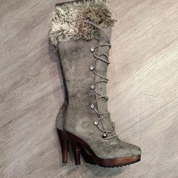 Gray Heeled Boots with Fur Trim and Lace-Up Design - Picture 1 of 7